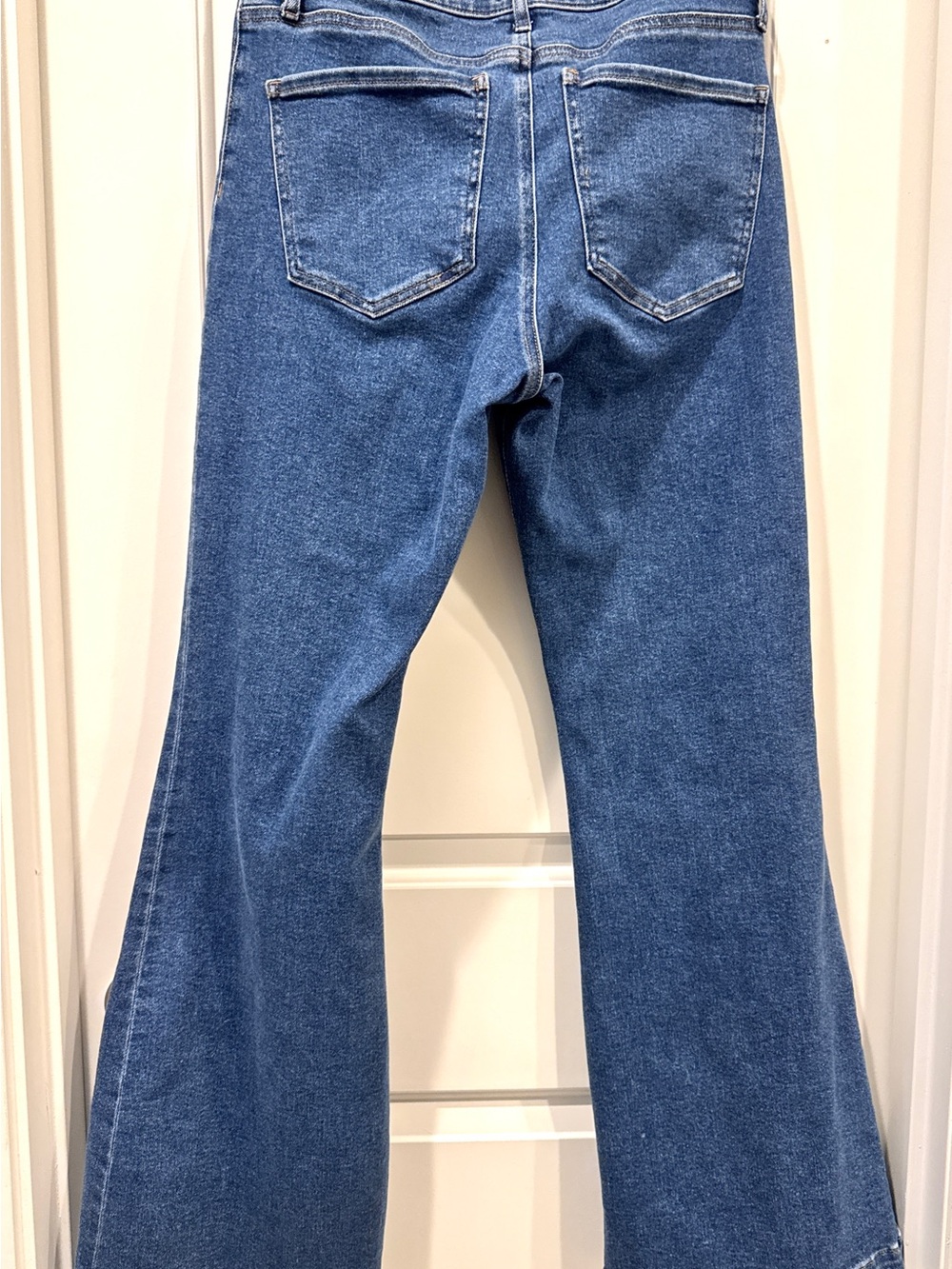 Womans express Mid Rise Dark Wash Hyper Sculpt '70s Flare Jeans size 12 - Picture 3 of 11